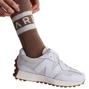 🆕 “Spencer Sock” S/M! Varley Stylish Tan and Cream Fuzzy Yoga Socks! 💥